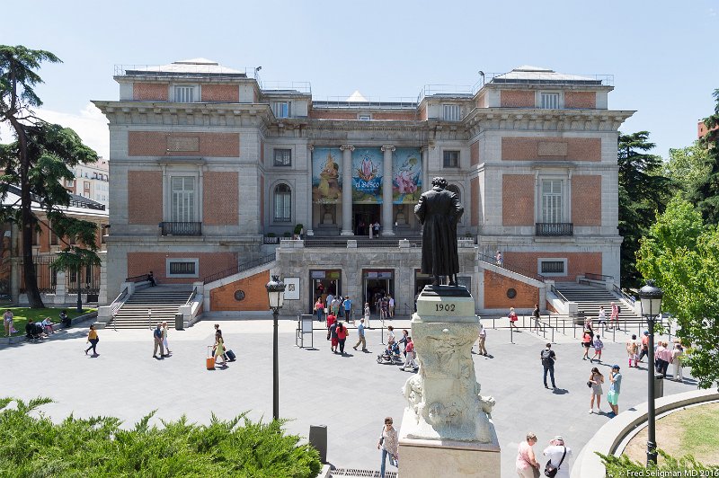 20160606_130339 D4S.jpg - El Prado with statue of Goya, North facade (entrance)